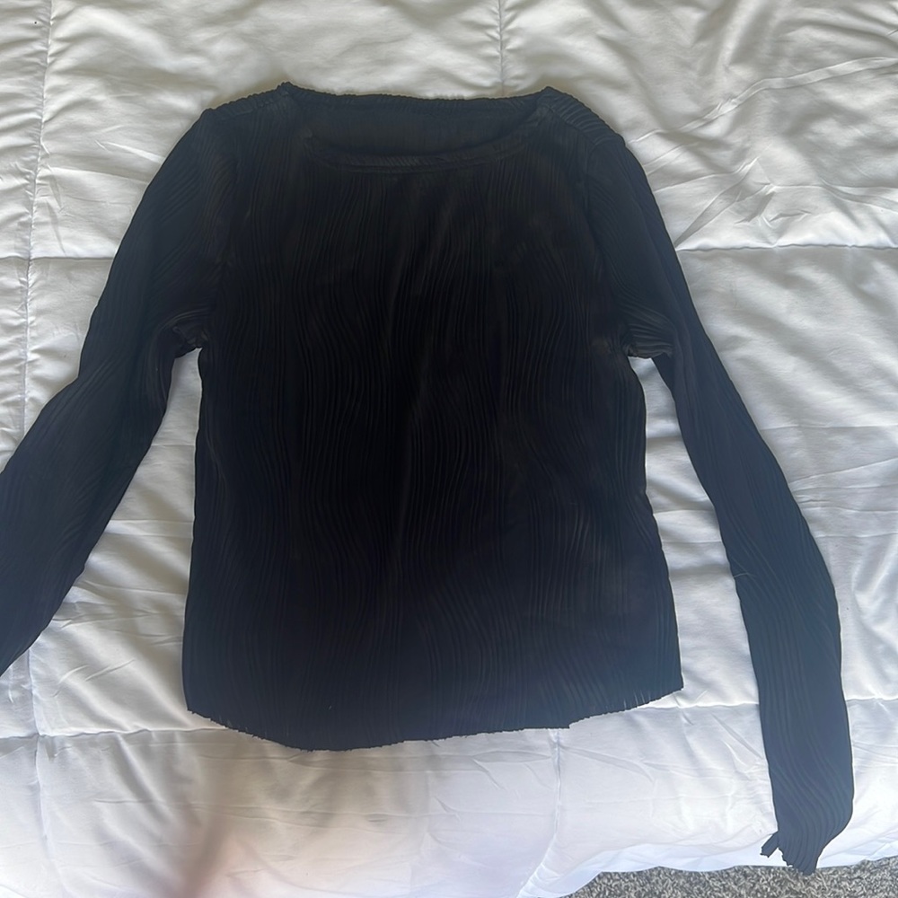 Black designed shirt! No tag on it. From Amazon.